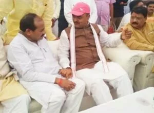वनमंत्री दारा सिंह के पिता के निधन पर आजमगढ़ पहुंचे डिप्टी सीएम केशव प्रसाद, कहा-राम मंदिर के लिए कोर्ट के फैसले का करें इंतजार